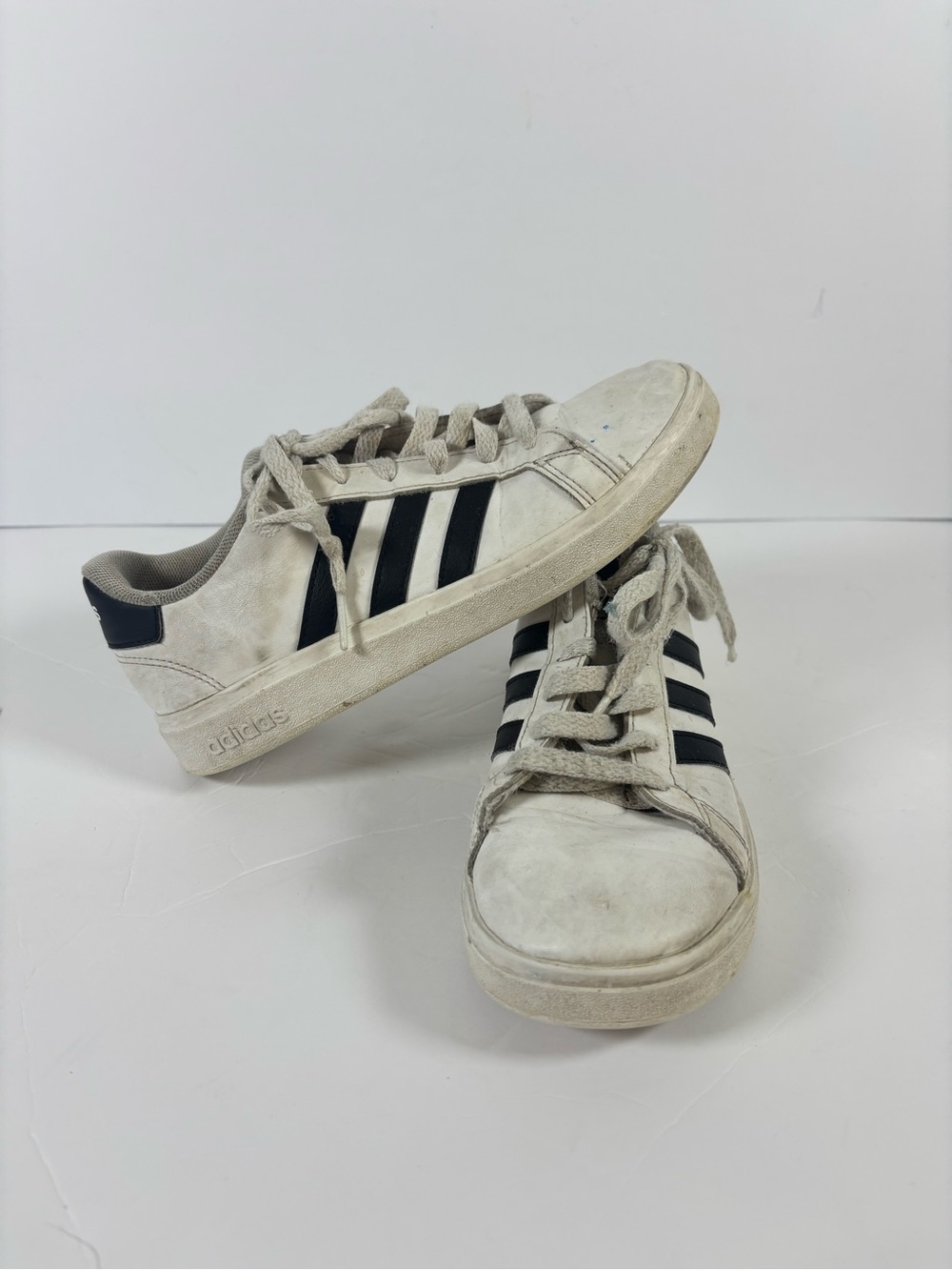 adidas unisex White and Black Stripe Low-Top Sneakers